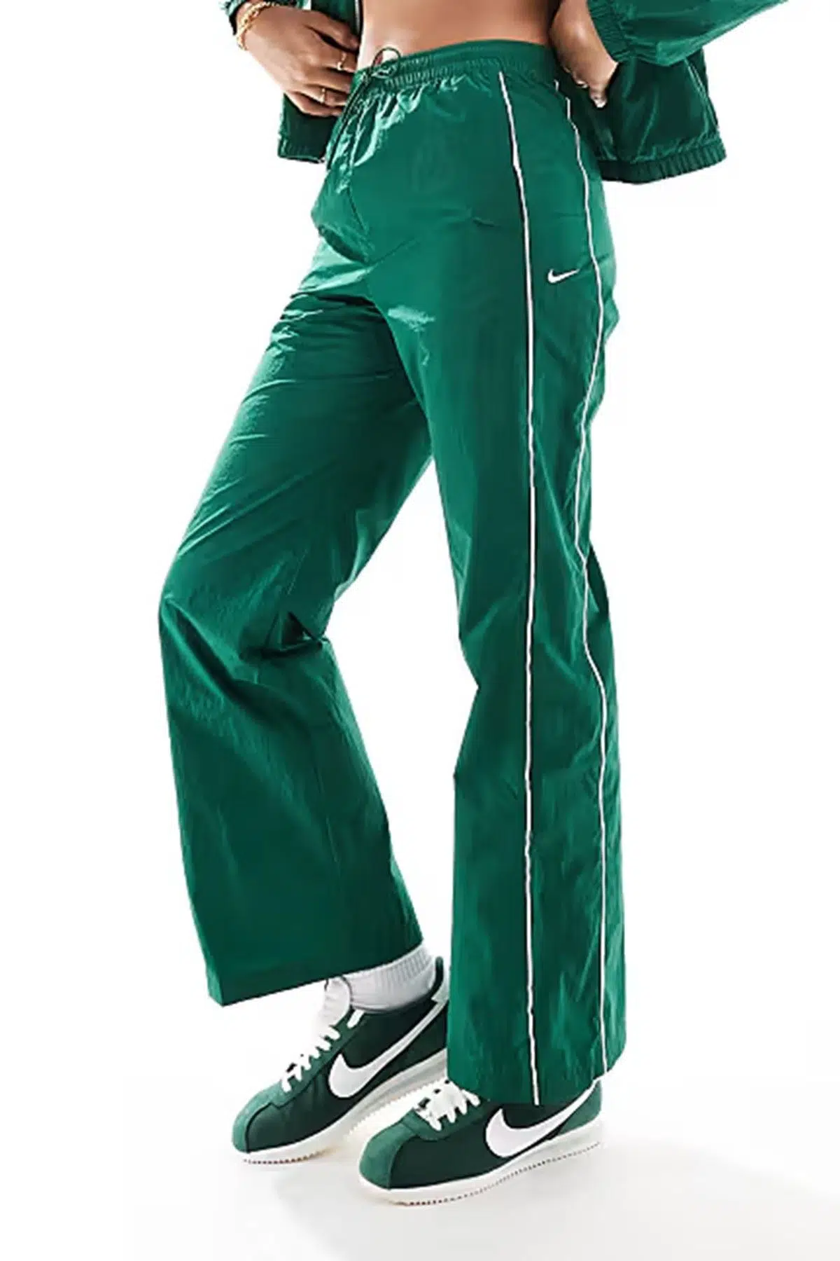 Nike Sportswear Windrunner High-Waisted Woven Open Hem Womens Pant.Yüksek Bel Çıt Çıt Cepli Kadın Eşofman Altı Yeşil