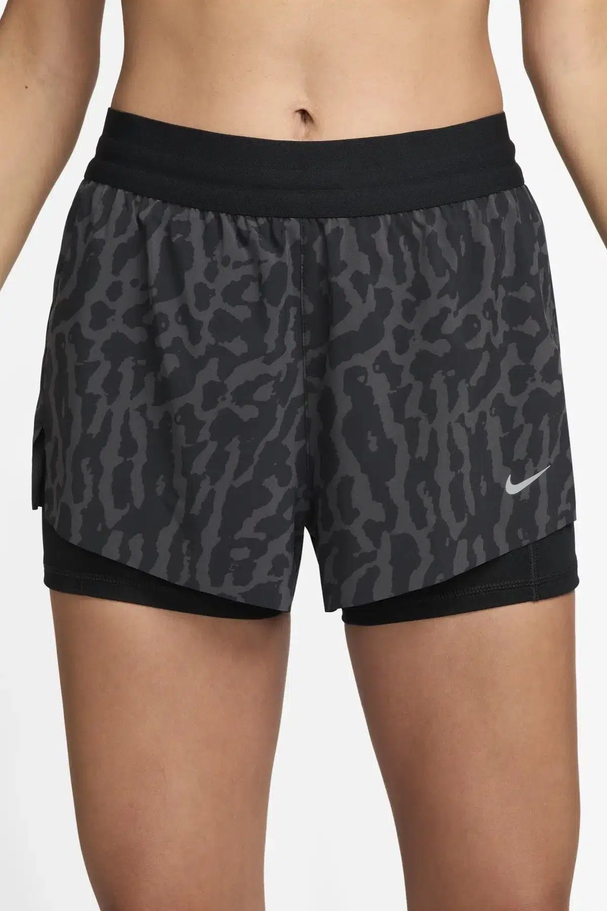 Nike Swift Dri Fit Mid-Rise 2-İn-1 Printed Womens Running Short Taytlı Reflektörlü Kadın Koşu Taytı Koyu Gri