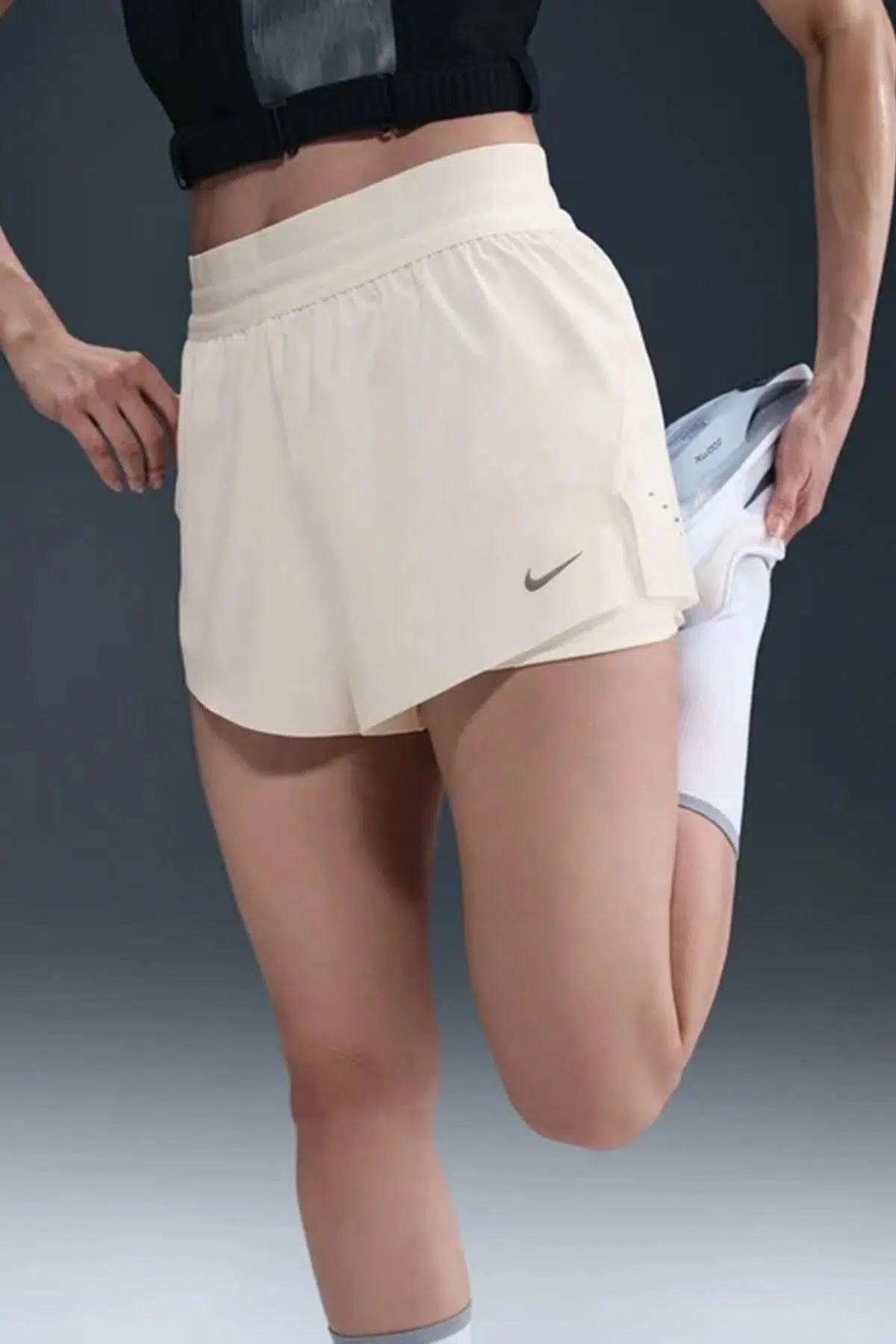 Nike Swift Dri Fit Mid Rise 4" 2IN1 Running Short Kadın 4" Taytlı Koşu Şortu Krem