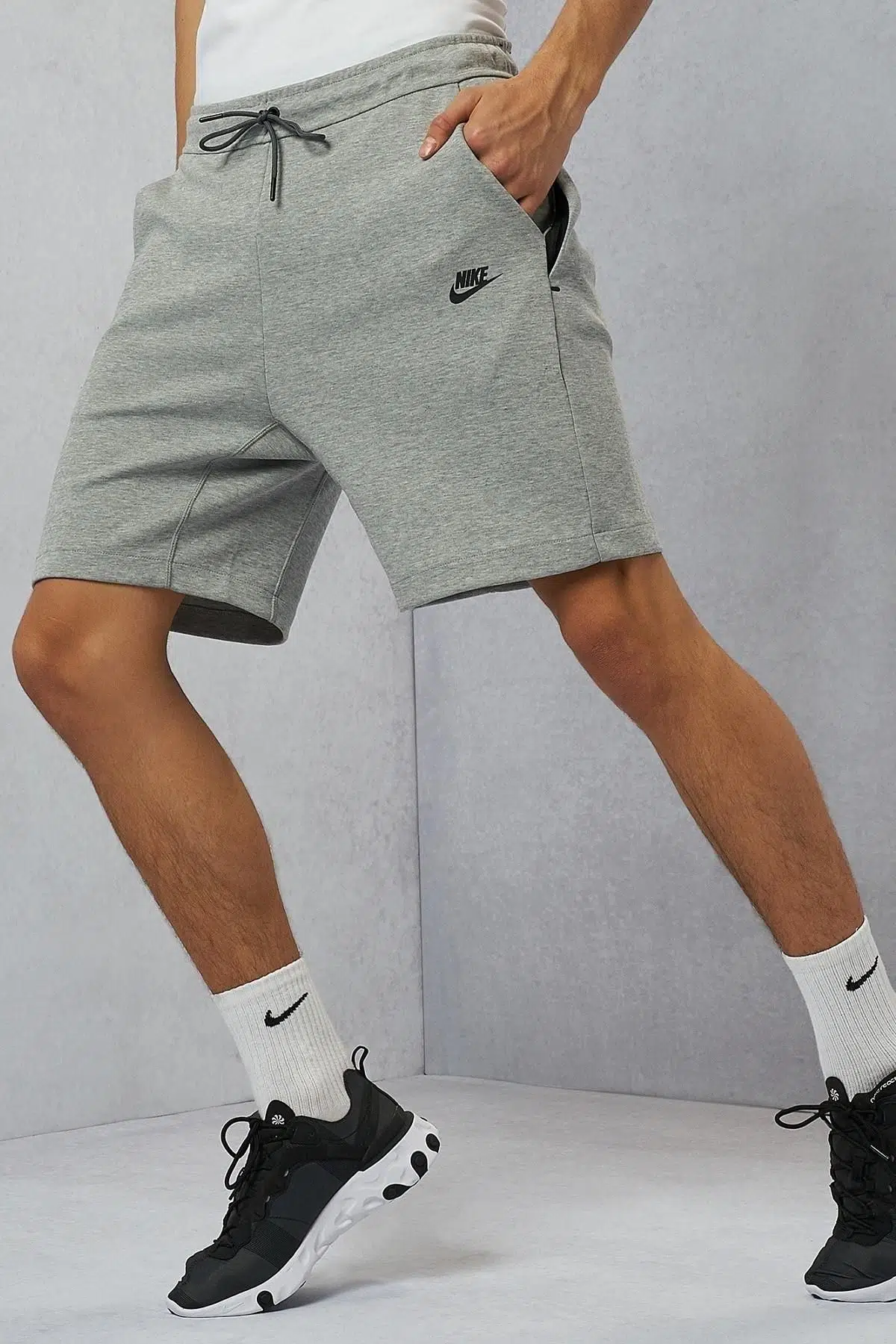 Nike Tech Fleece Gri Şort 