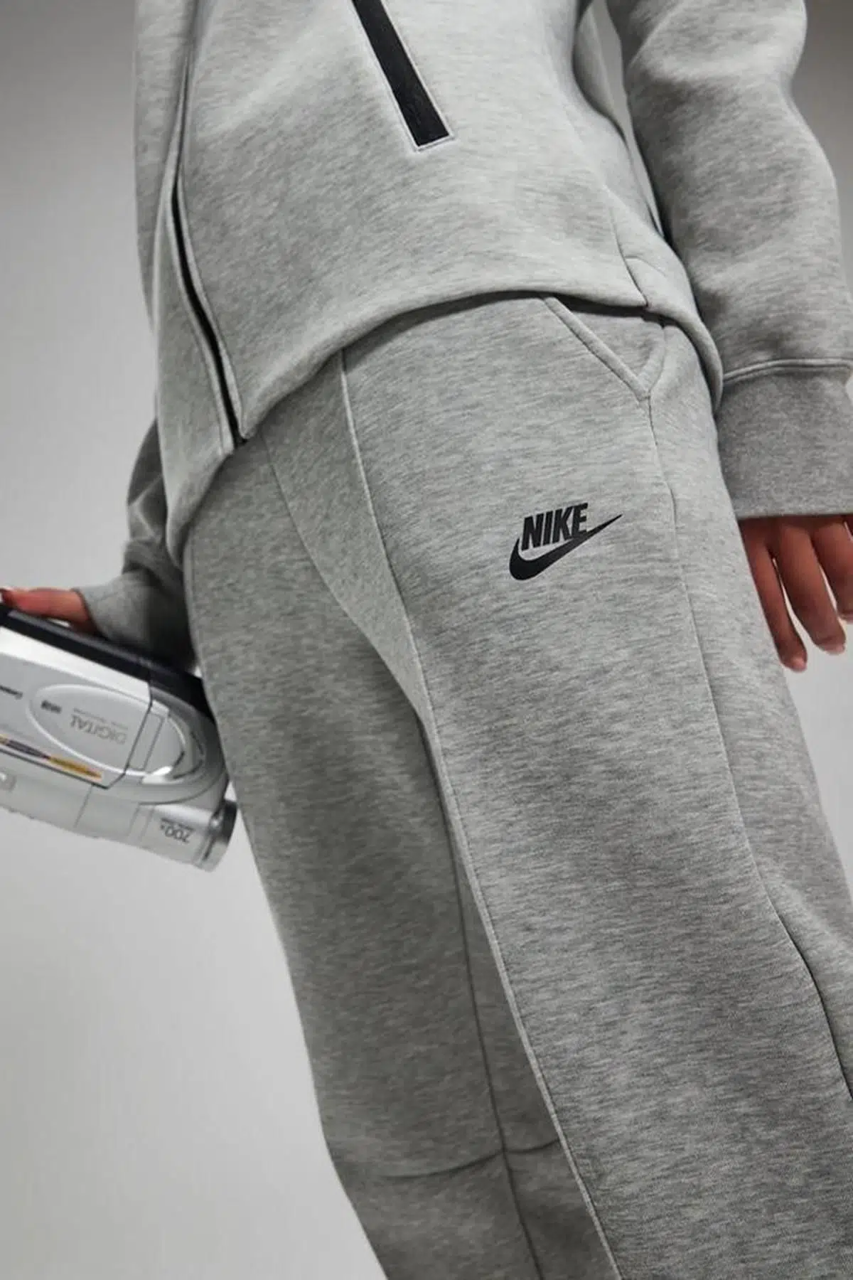 Nike Sportswear Tech Fleece Standart Fit Mid Rise Jogger Gray Kadın Eşofman Altı Gri