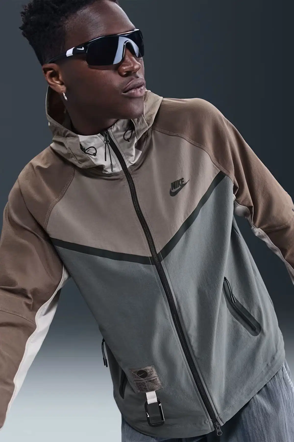 Nike Tech Windrunner Woven Full Zip Loose Fit Jacket Erkek Bol Kesim Paraşüt Kumaş Kapüşonlu Ceket Antrasit Kahverengi
