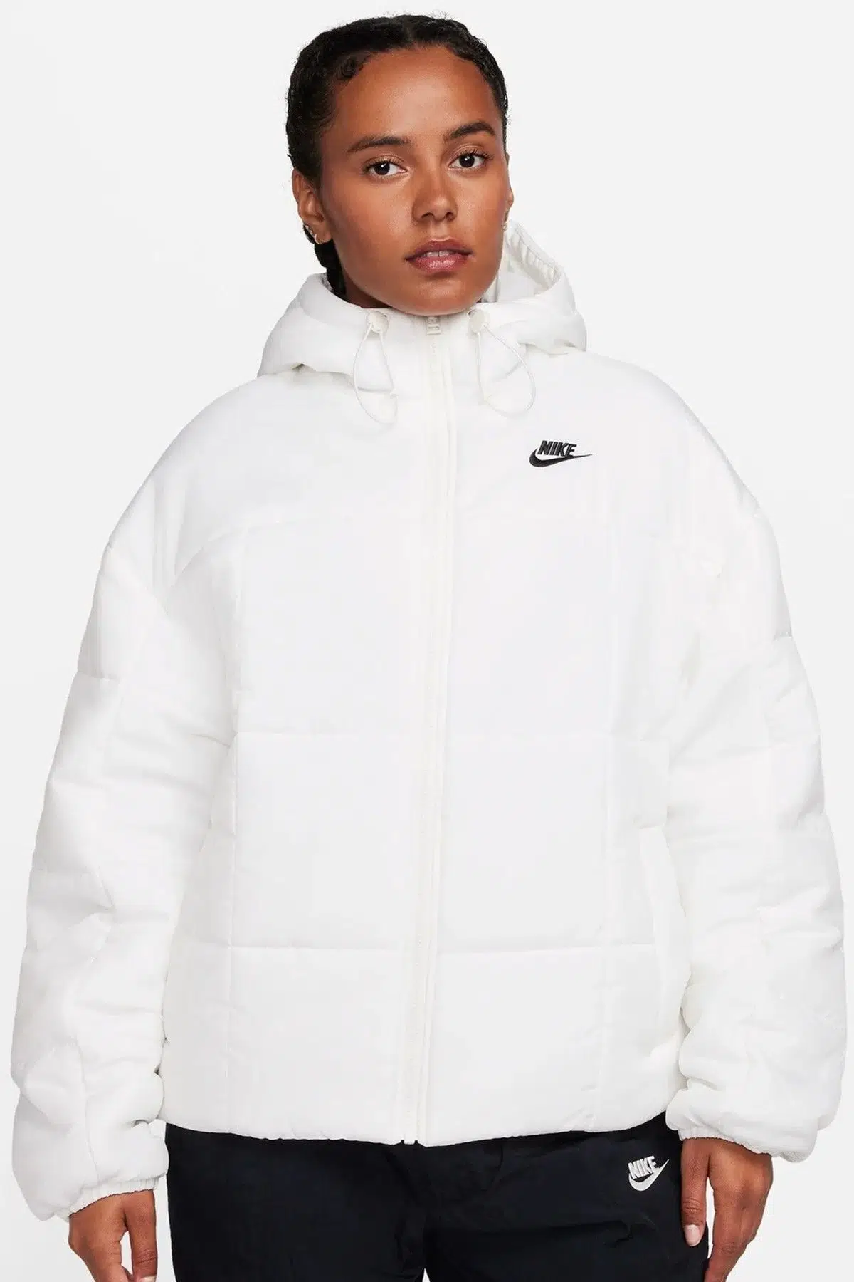 Nike Therma Fit Loose Fit Classic Buffer Bol Kesim Kapüşonlu Kadın Şişme Mont Beyaz