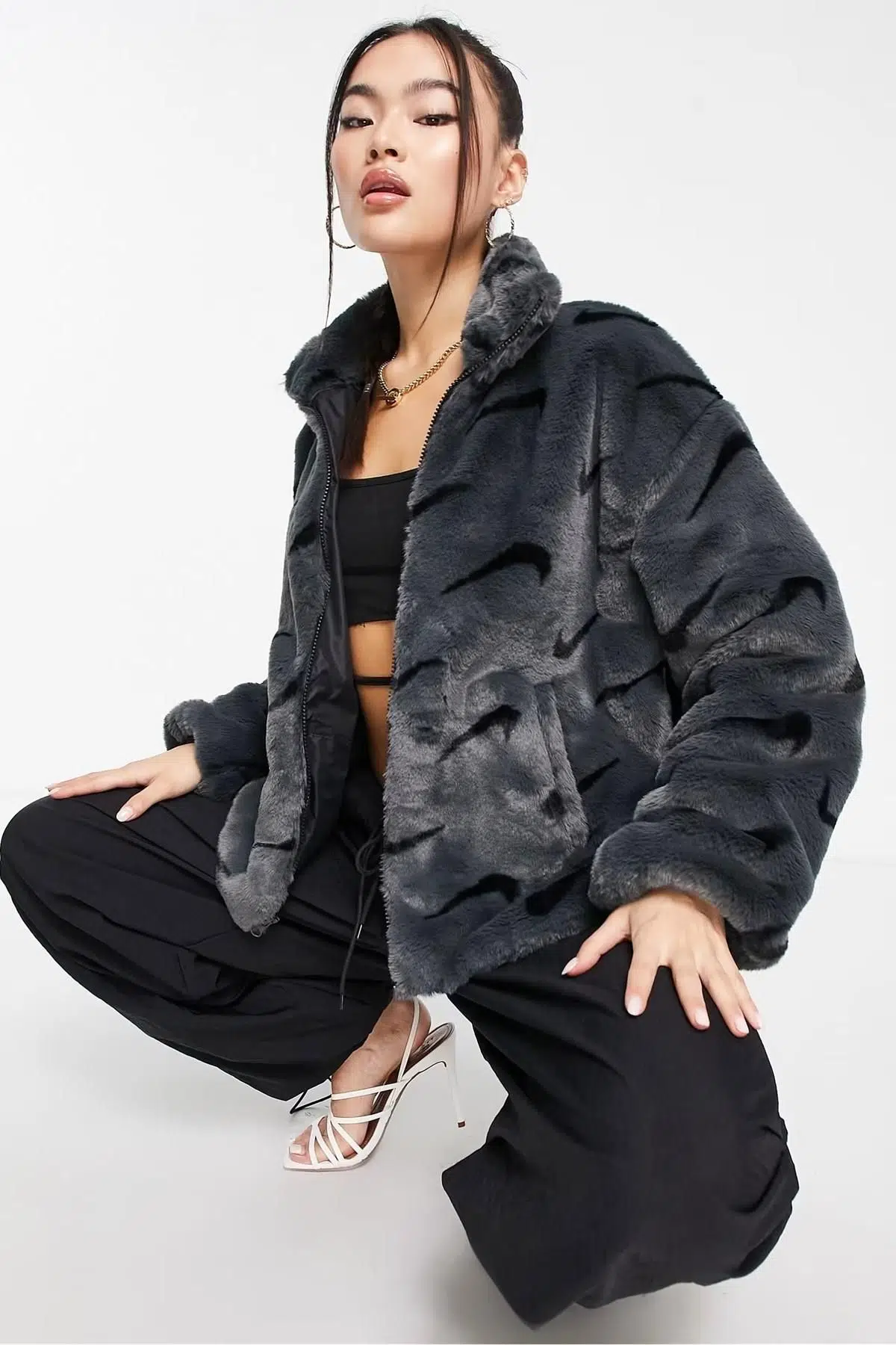 Nike All Over Swoosh Faux Fur Jacket Grey Black Loose Fit Geniş Kalıp Kadın Suni Kürk Ceket Gri