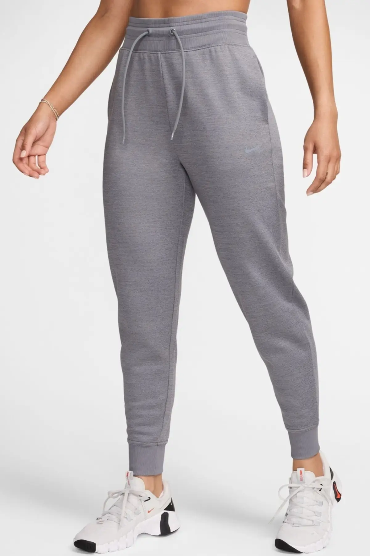 FB5431-091 Nike Therma-FIT One Womens Jogger Training Pant.Reflektörlü Kadın Antreman Eşofman Altı Gri 