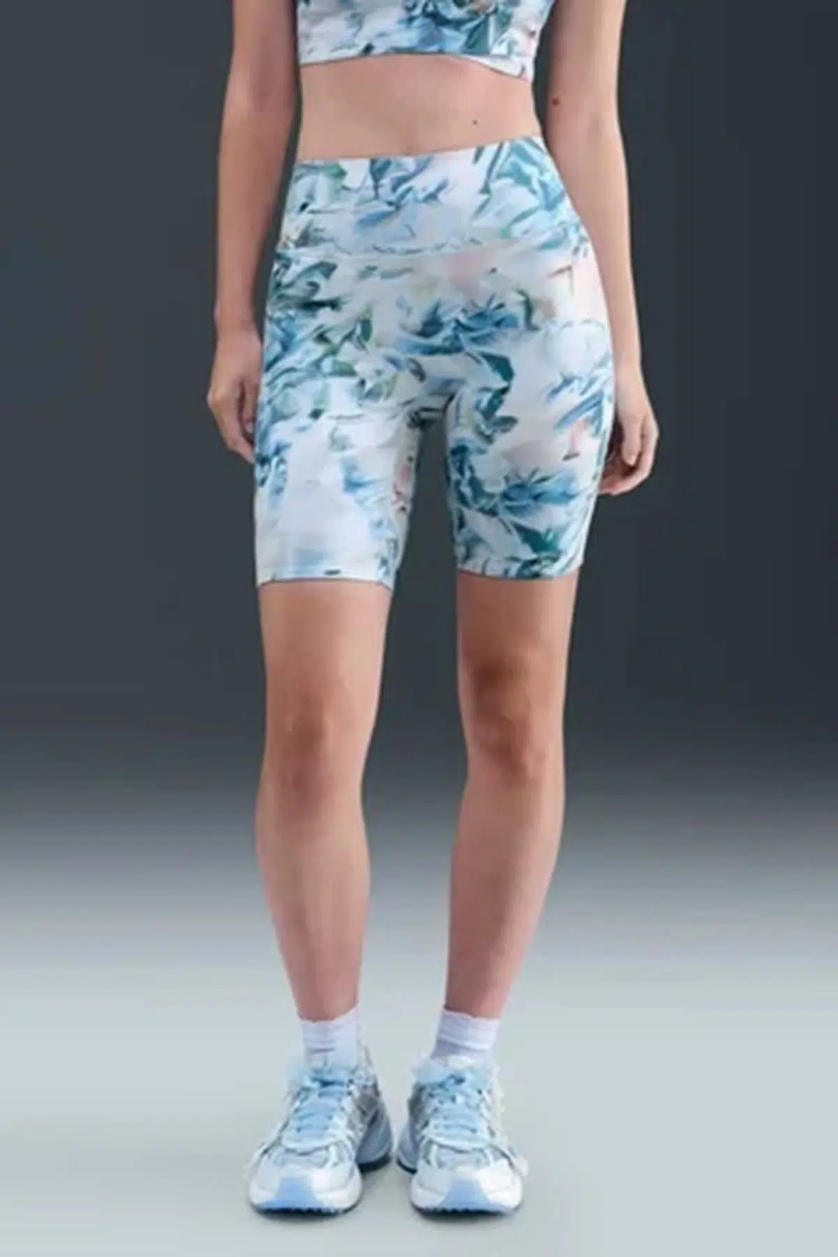 Nike Universa Women's Artist Collection High-Waisted 20.5cm Biker Shorts Yüksek Bel Spor Şort Tayt Yeşil