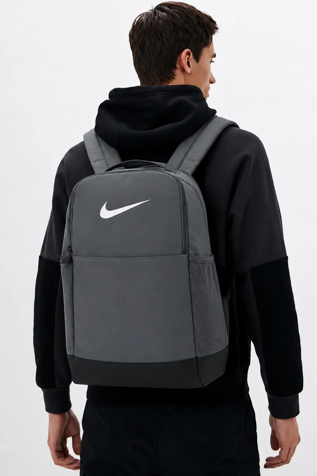 DH7709-068 Nike Brasilia 9.5 Training Backpack Medium 24 Liters Çok Gözlü Omuz Askılı Unisex Sırt Çantası Gri